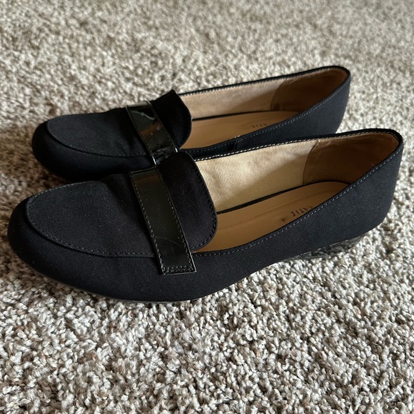 Kelly & Katie Black Loafers - Picture 2 of 5